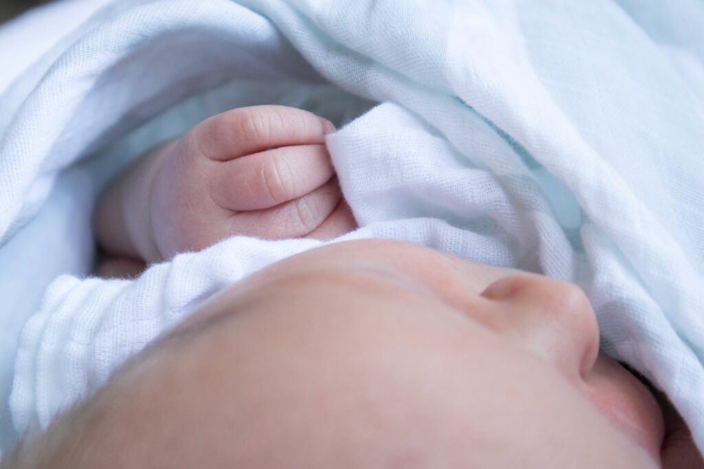 おくるみ　巻き方 早産　低出生体重　胎児発育不全